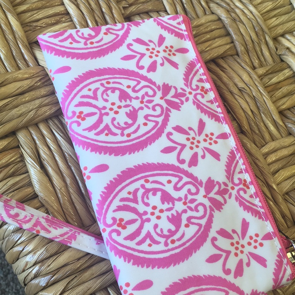 Kate Wristlet - Picture 3 of 5